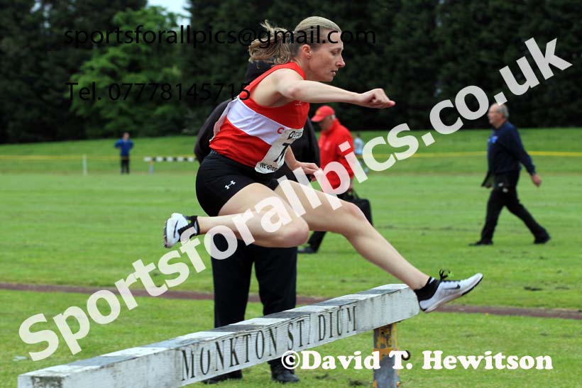 Senior womens 1500 metres steeplechase, NEGP 2, Monkton. Photo: David T. Hewitson/Sports for All Pics